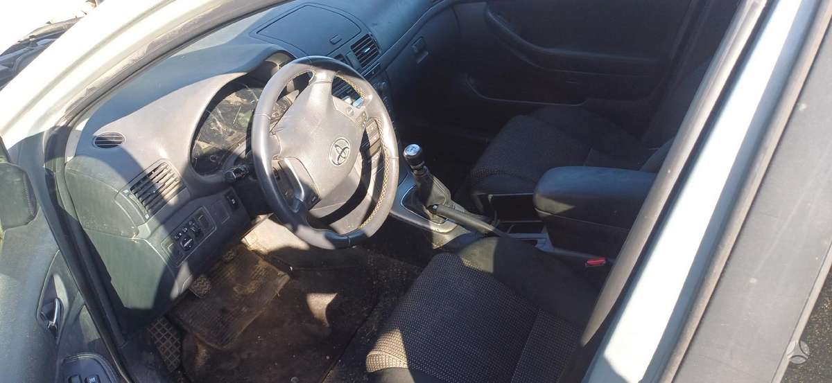 Toyota Avensis dalimis