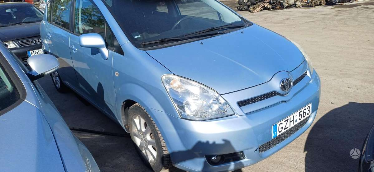 Toyota Corolla Verso по частям