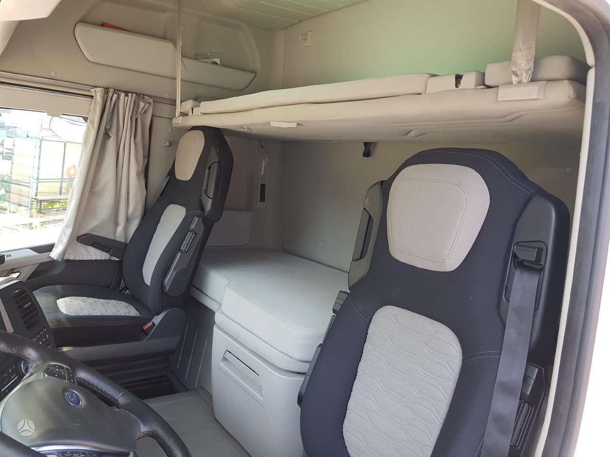 Ford F-MAX, 2 miegamosios vietos