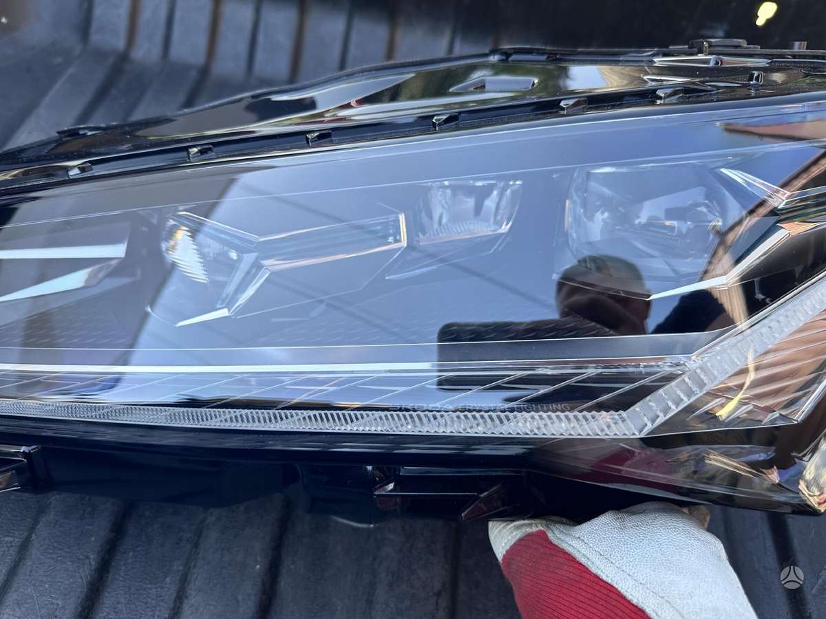 Skoda Superb lights