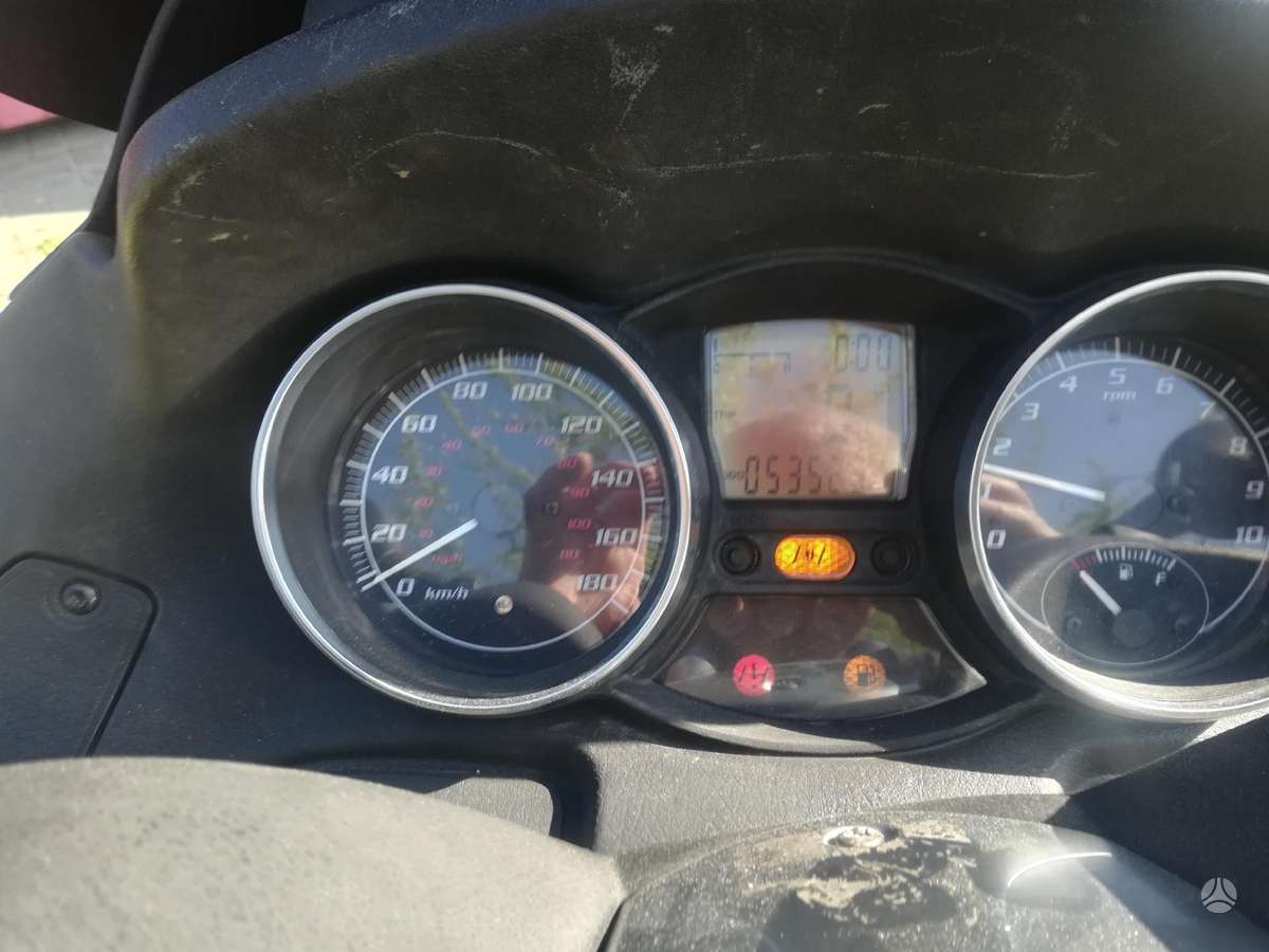 Piaggio MP3, scooters / mopeds