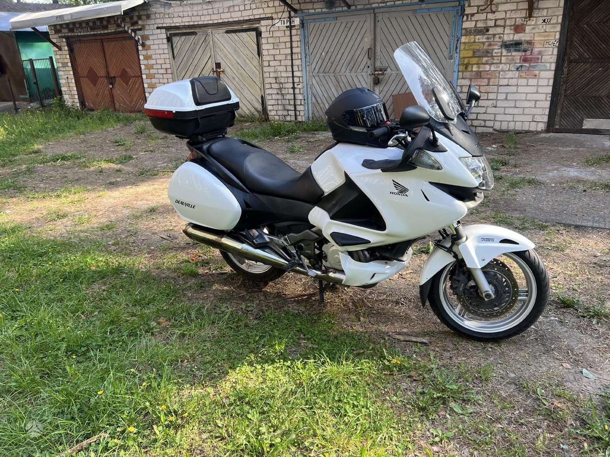 Honda NT 700cc, street / classic