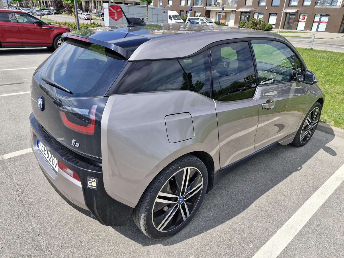 BMW i3, Хэтчбек