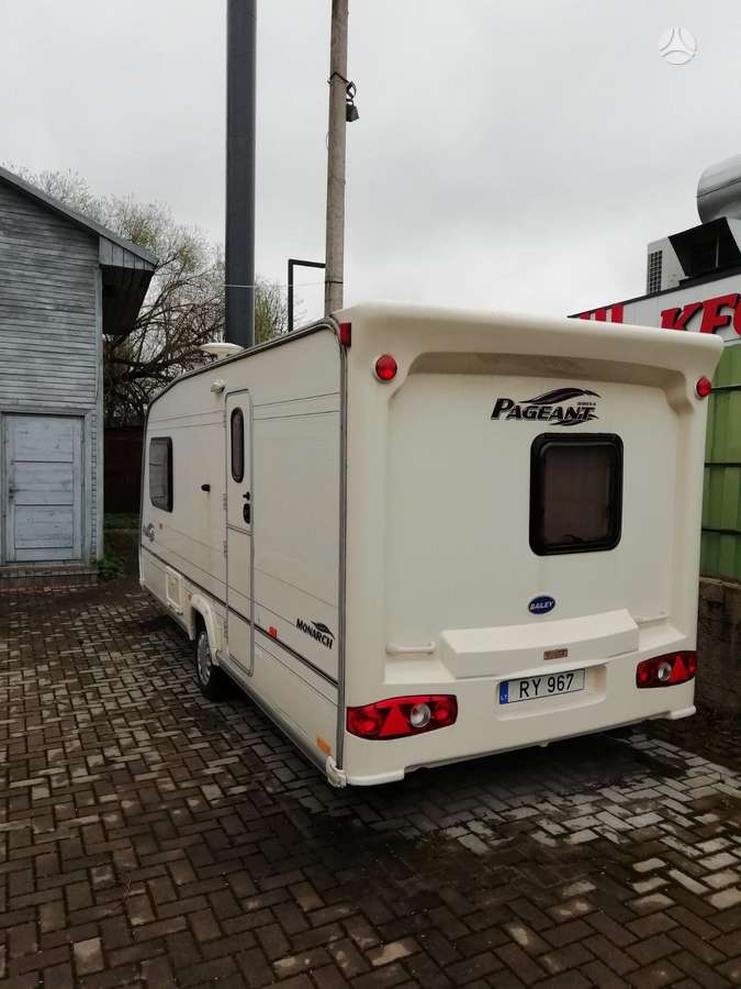 Morelo Monarh, caravans