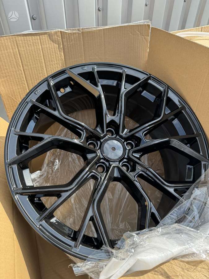 -Kita- 5558 Gloss Black, light alloy, R18
