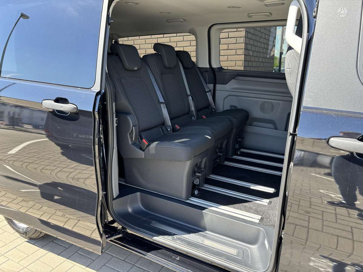 Ford Tourneo Custom, passenger minibus