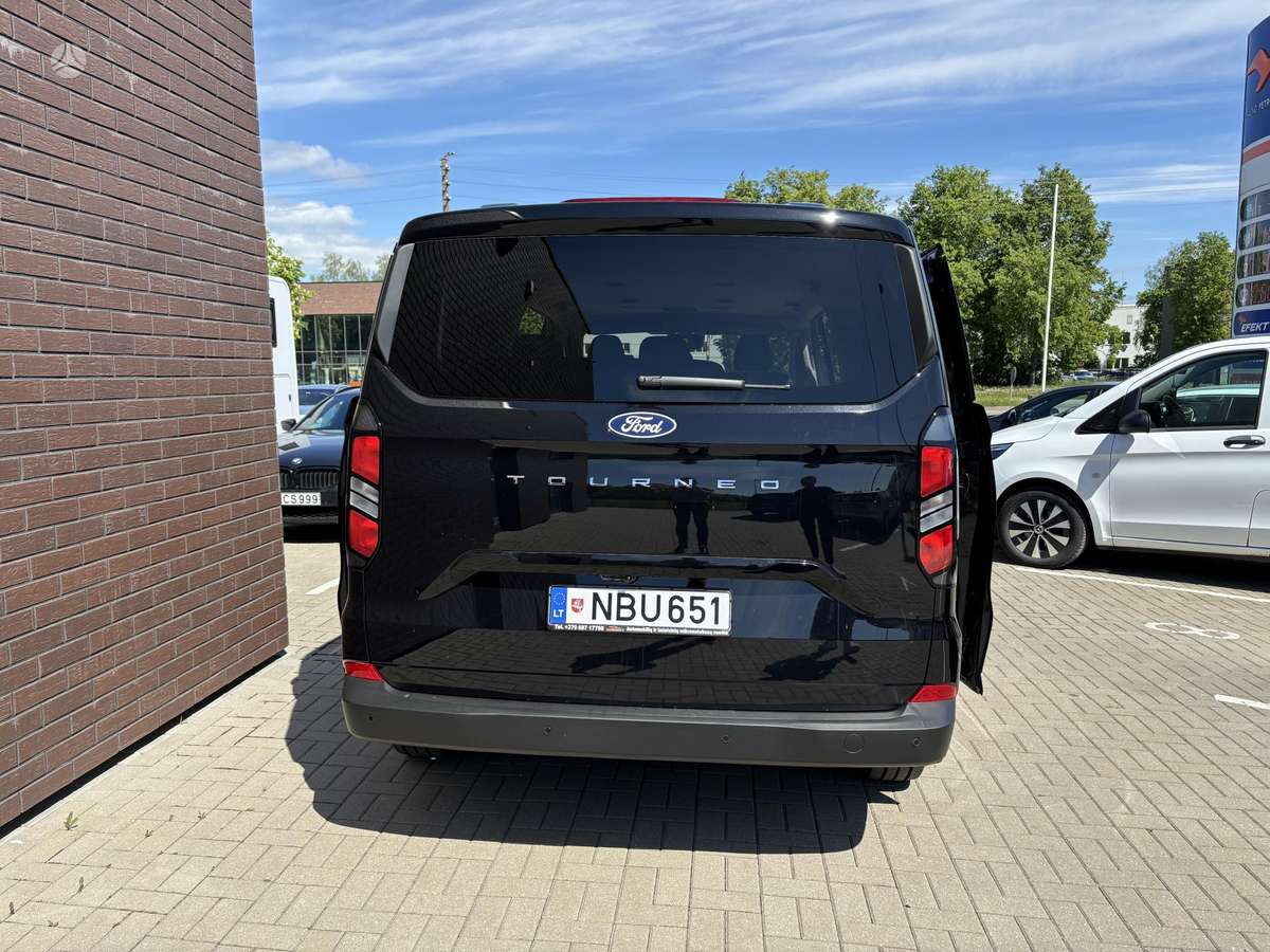 Ford Tourneo Custom, passenger minibus