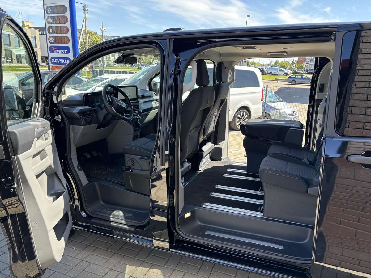 Ford Tourneo Custom, passenger minibus