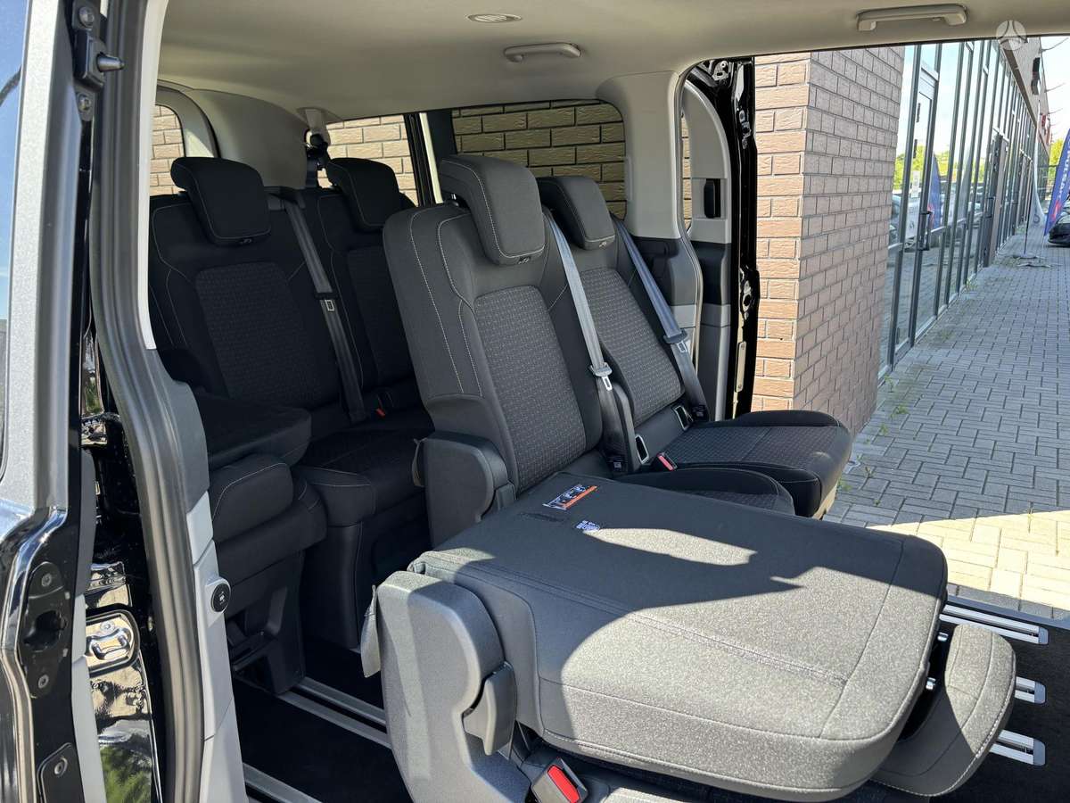 Ford Tourneo Custom, passenger minibus