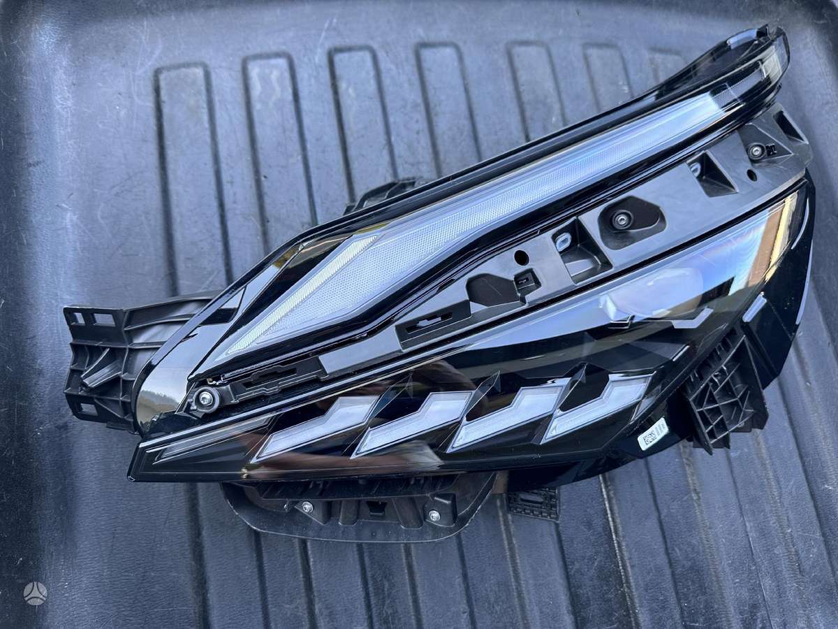 Nissan Qashqai dalimis. Priekiniai zibintai slenkstis