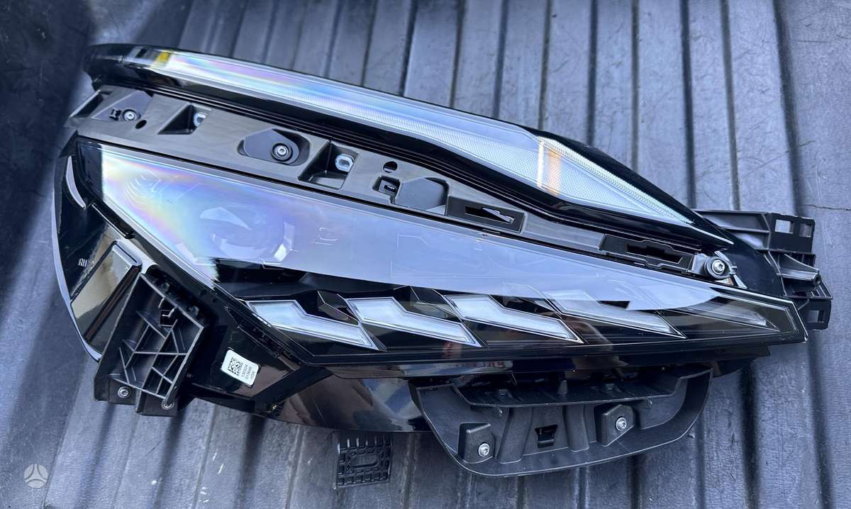 Nissan Qashqai dalimis. Priekiniai zibintai slenkstis