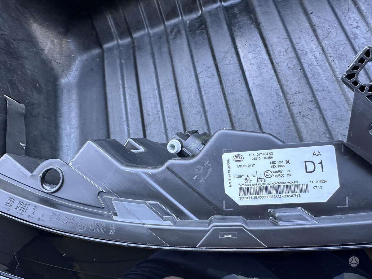 Nissan Qashqai dalimis. Priekiniai zibintai slenkstis