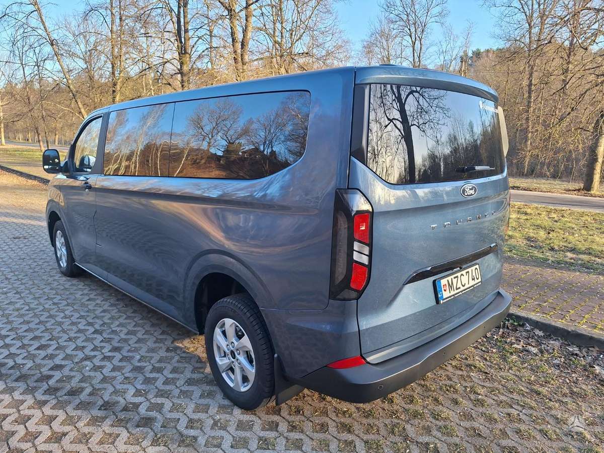 Ford Tourneo Custom, passenger minibus