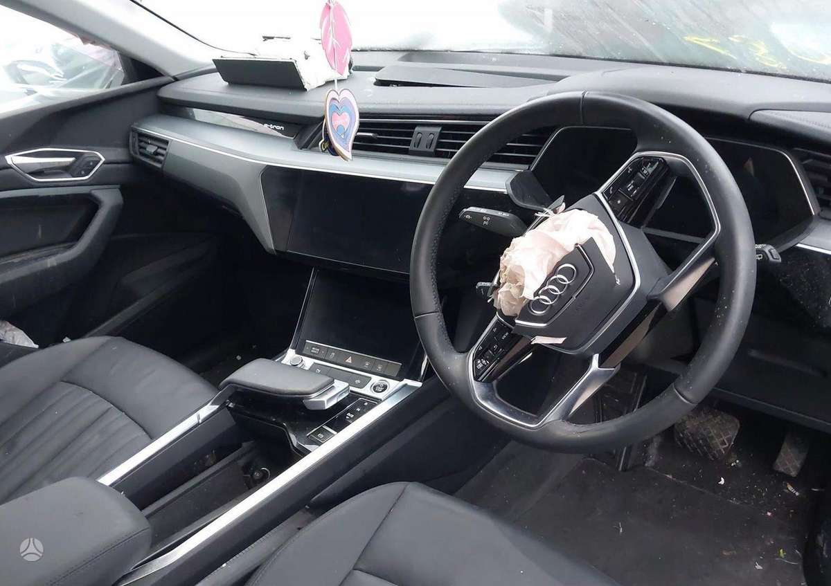 Audi e-tron rezerves daļās. 95kwh