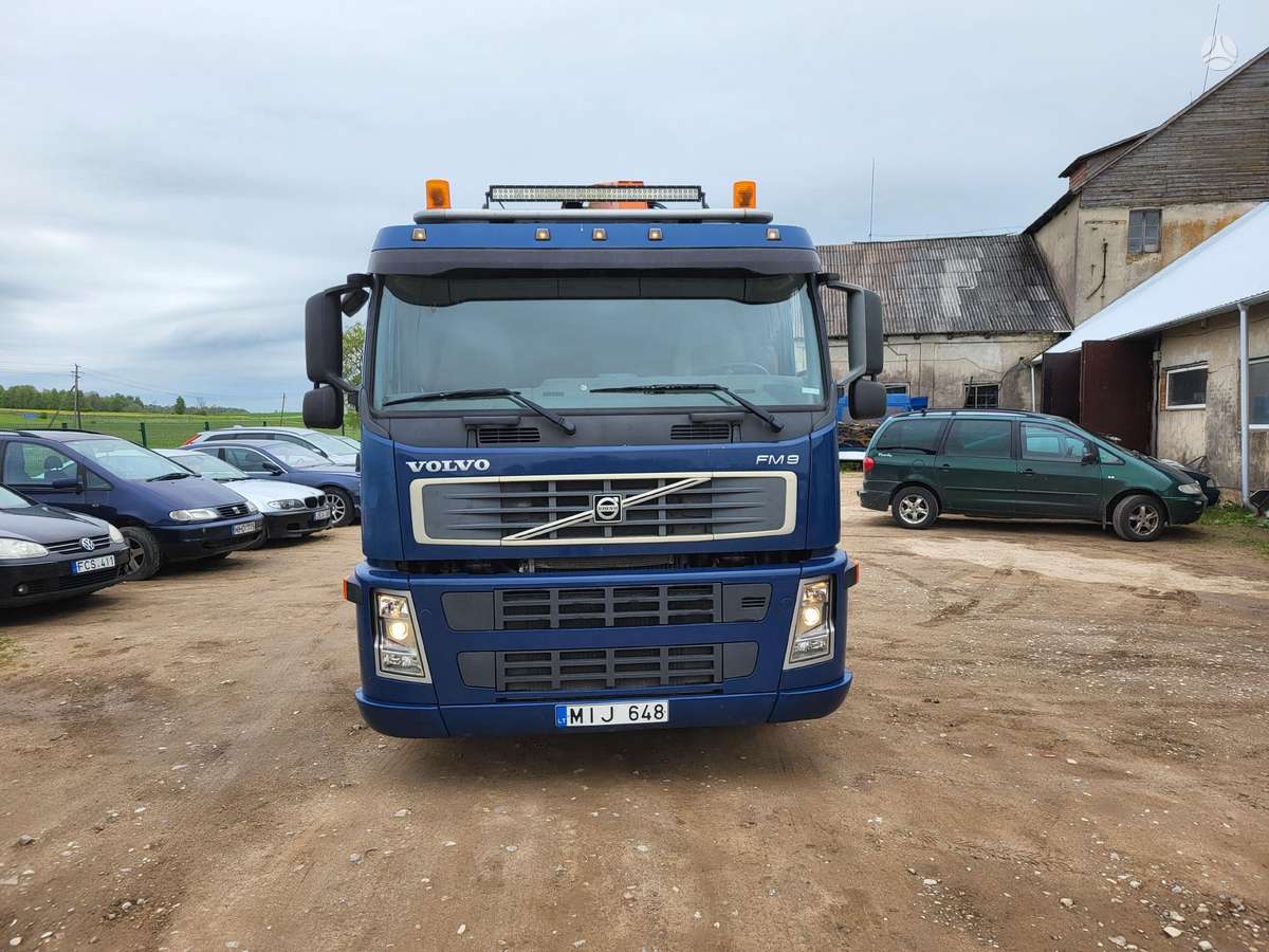 Volvo FM9, ar krānu