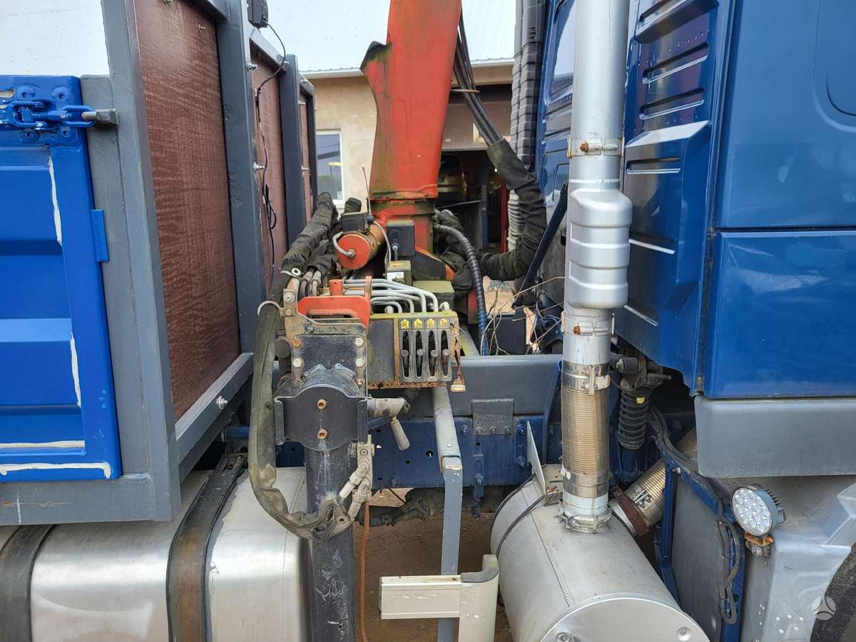 Volvo FM9, ar krānu