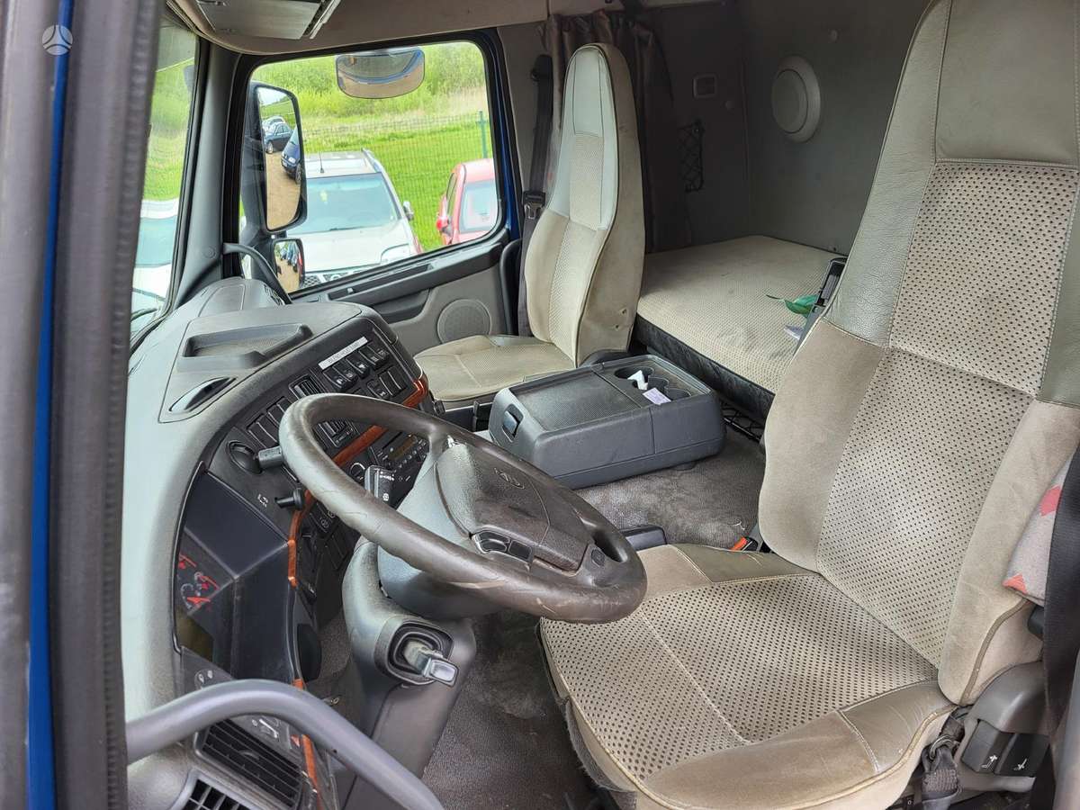 Volvo FM9, ar krānu
