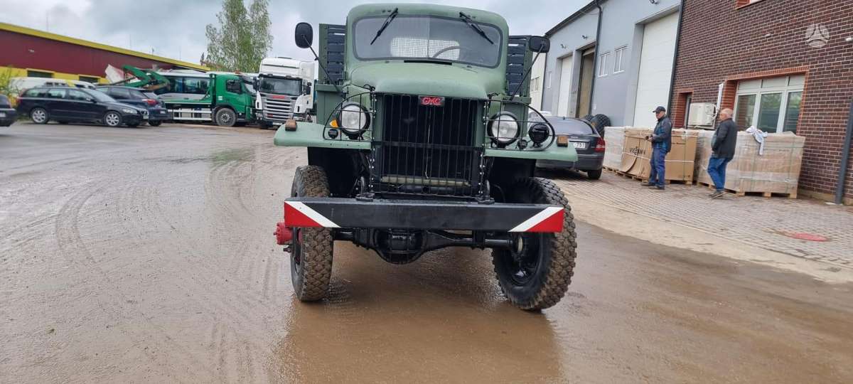 GMC 6X6, bortu