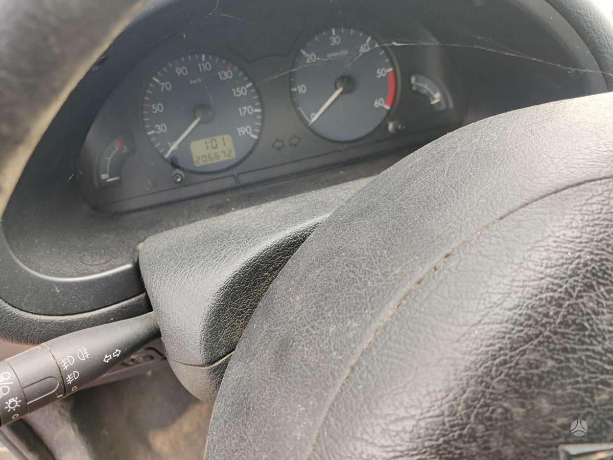 Citroen Saxo dalimis