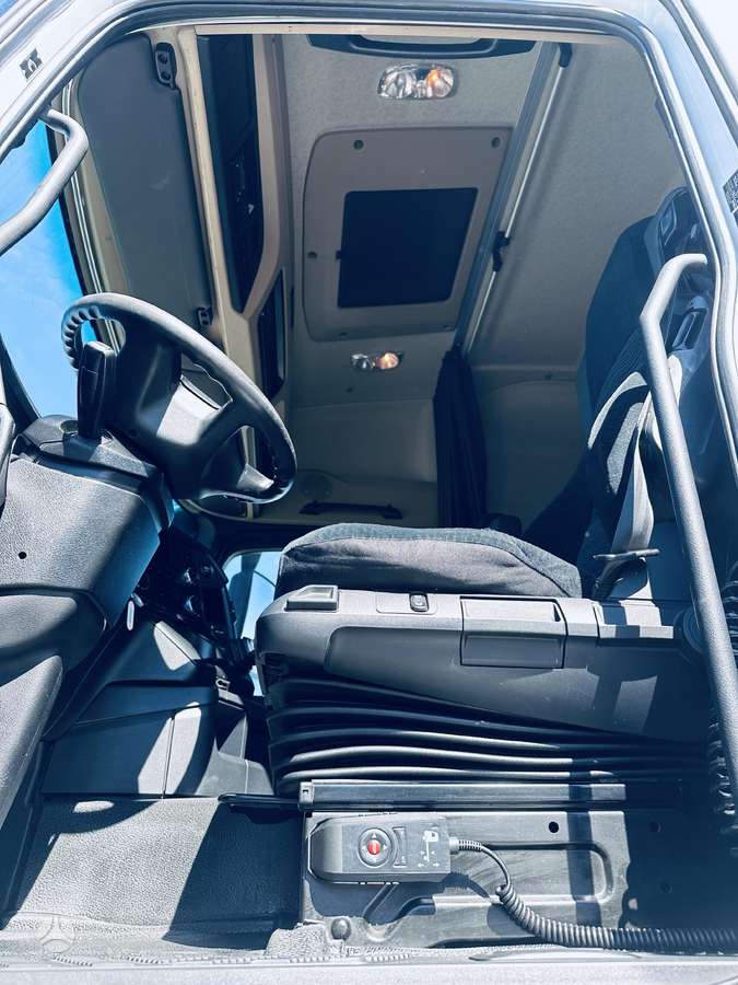 Mercedes-Benz 1842 Stream Space Actros, single sleeper