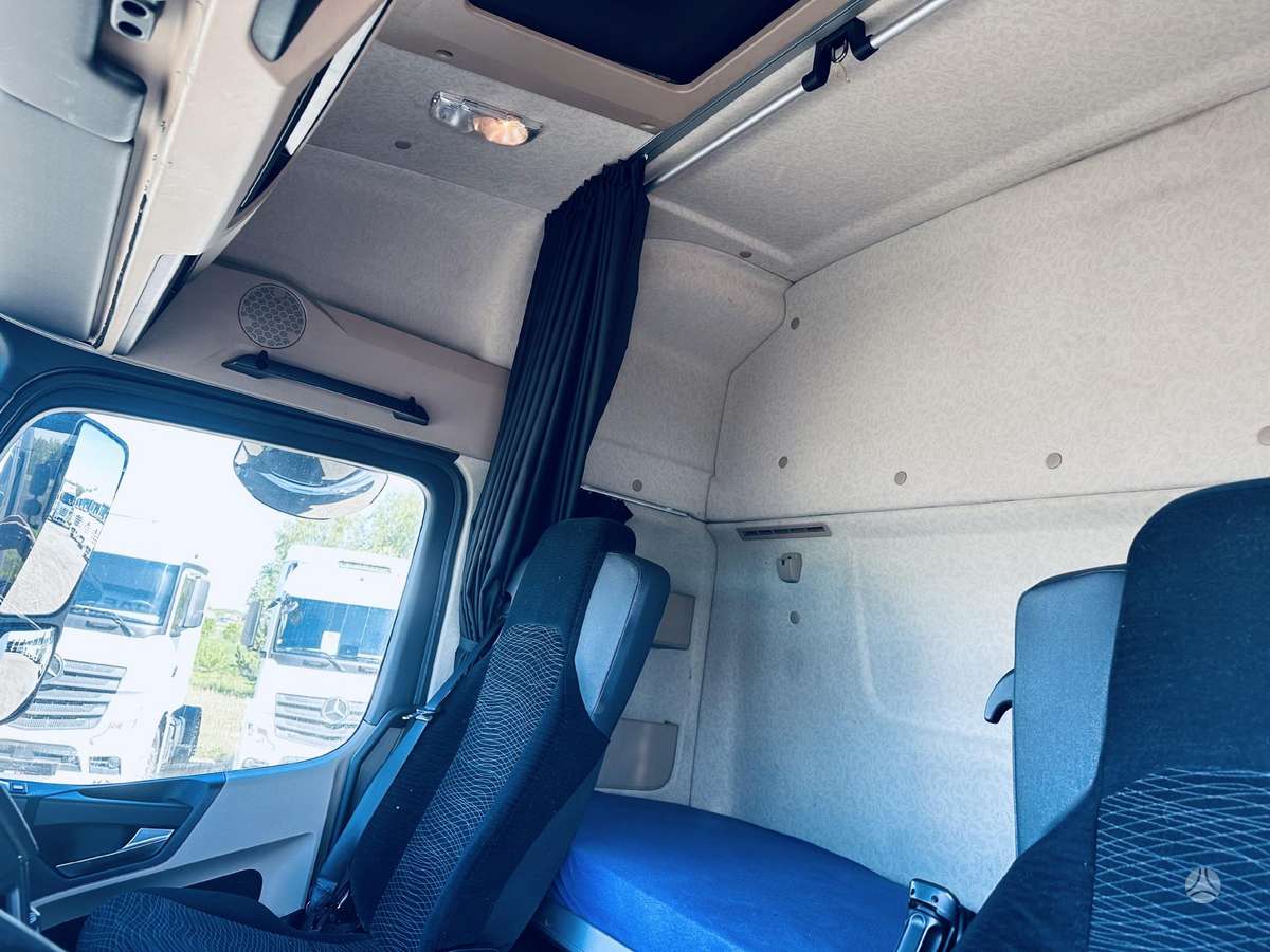 Mercedes-Benz 1842 Stream Space Actros, single sleeper