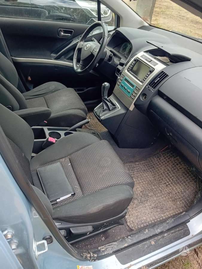 Toyota Corolla Verso dalimis