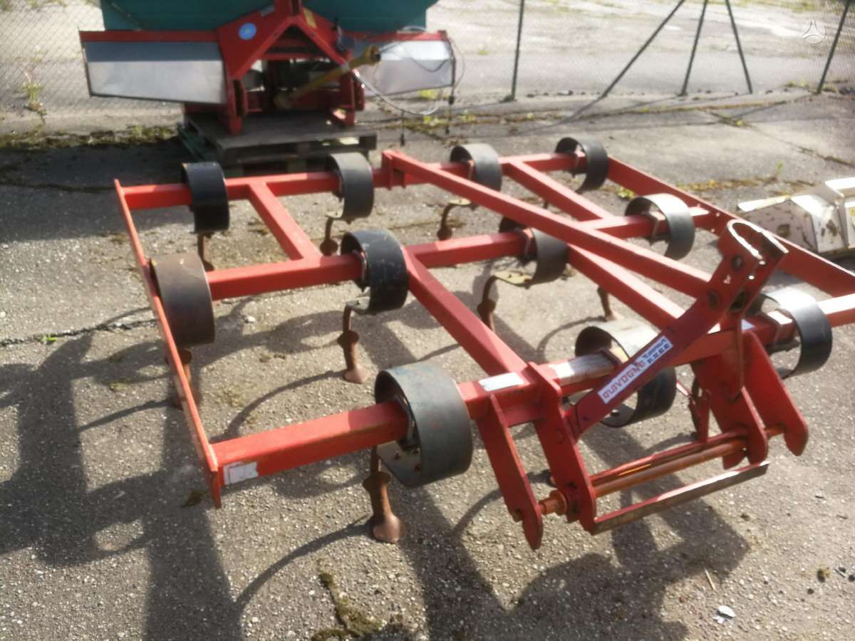 Quivogne CF11, scrapers, scrubbers