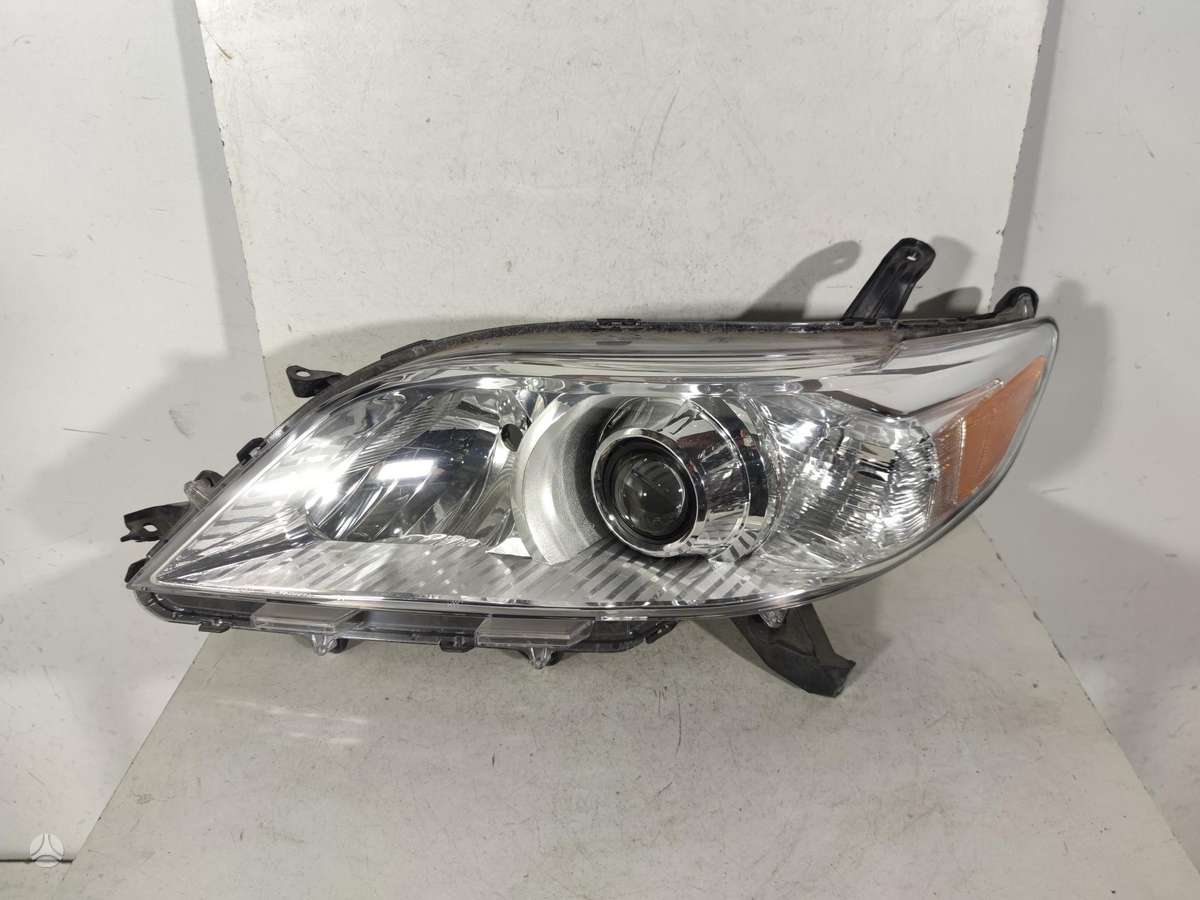 Toyota Sienna lights