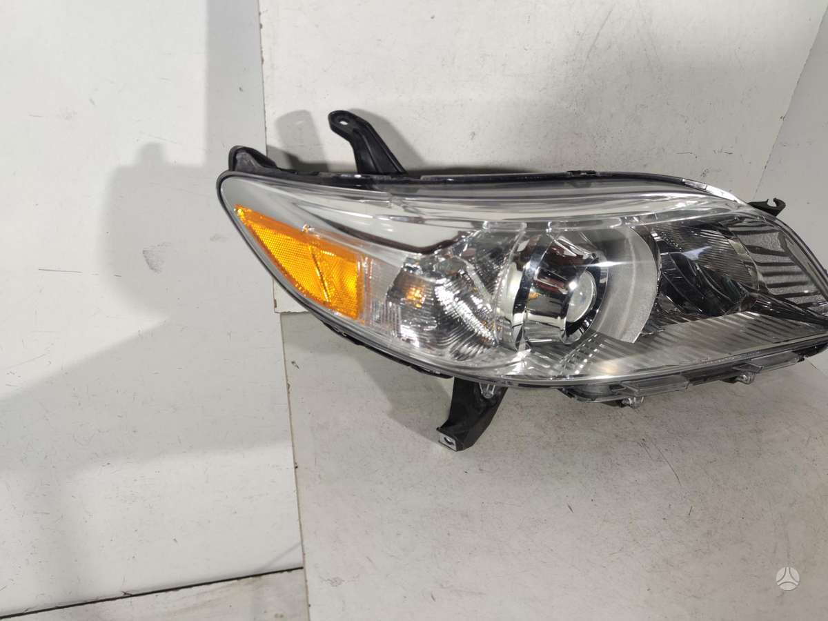 Toyota Sienna žibintai