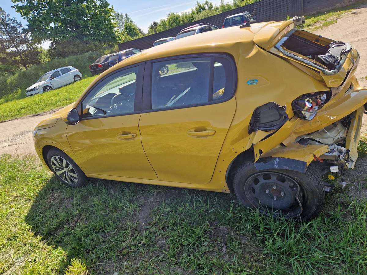 Peugeot 208 dalimis
