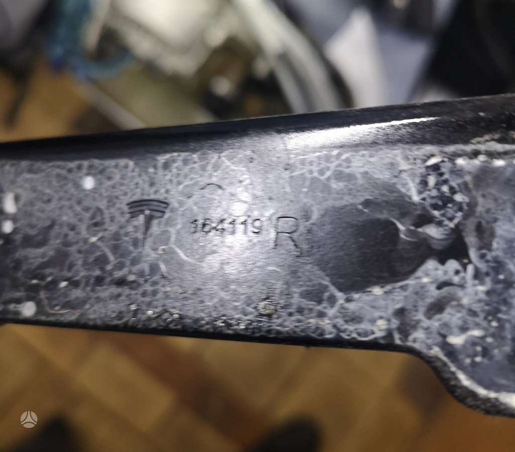 Tesla Model Y kėbulo dalys