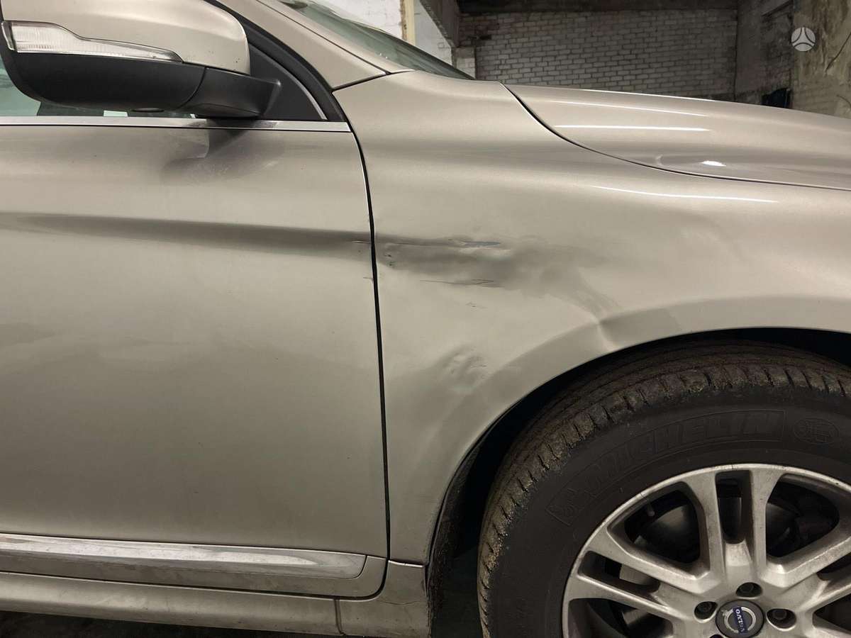 Volvo XC60 dalimis