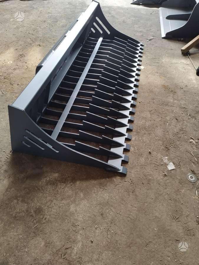 Metalana Akmenų kaušas, ковши