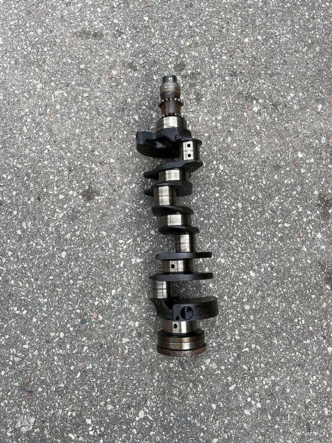 BMW 545, 448s2, variklio detalės
