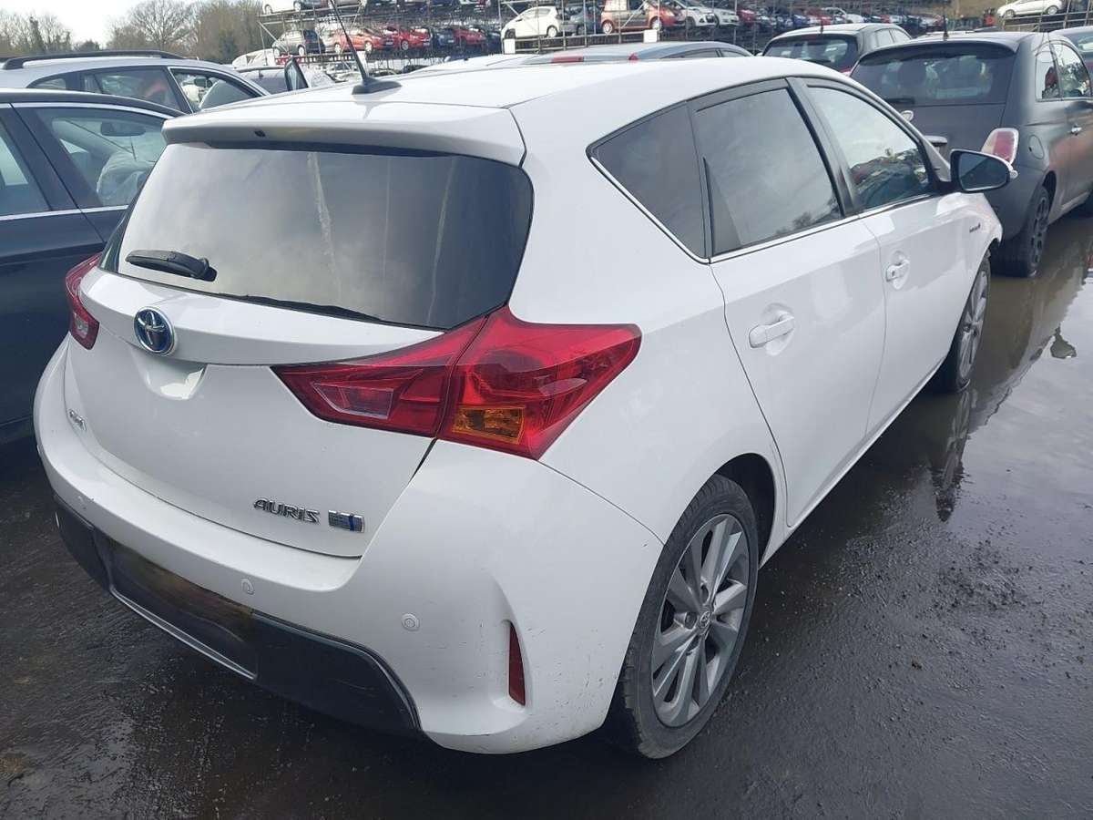 Toyota Auris, 2ZR-FXE / 040