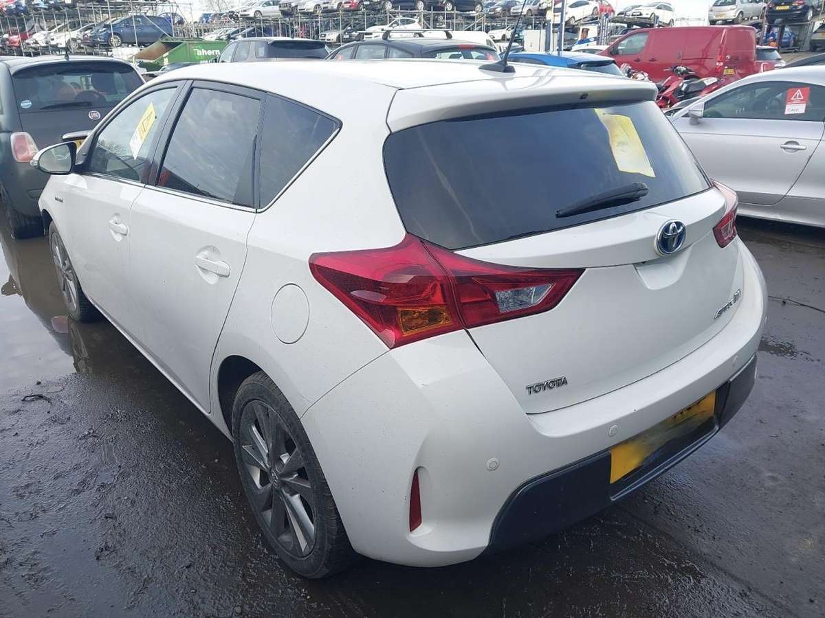 Toyota Auris, 2ZR-FXE / 040