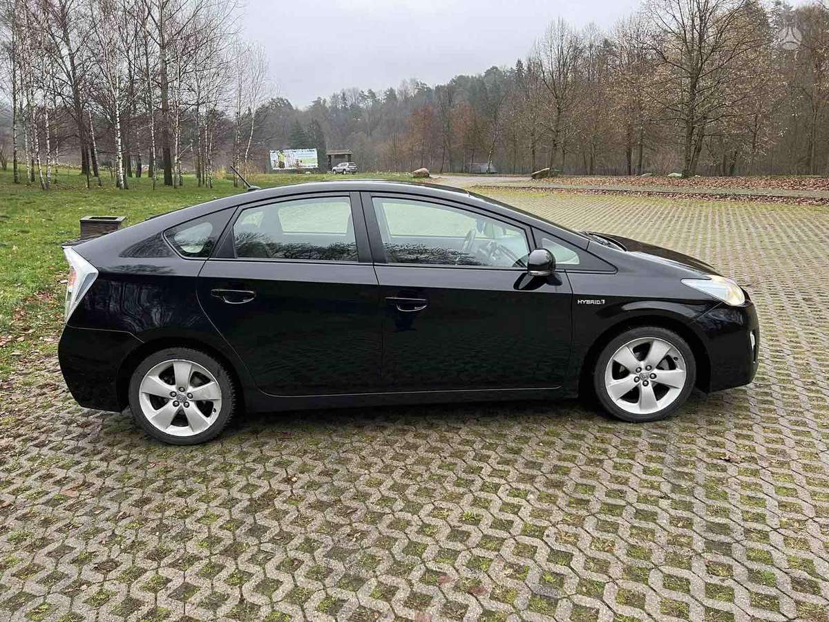 Toyota Prius, 1.8 l., sedanas