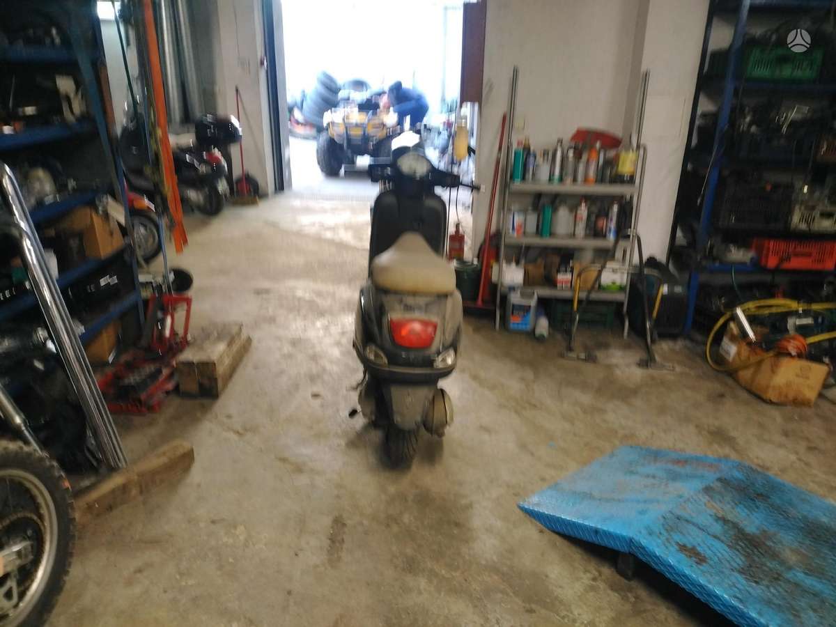 Piaggio Vespa, scooters / mopeds