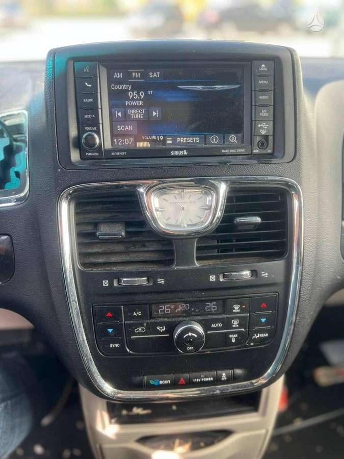 Chrysler Town & Country dalimis