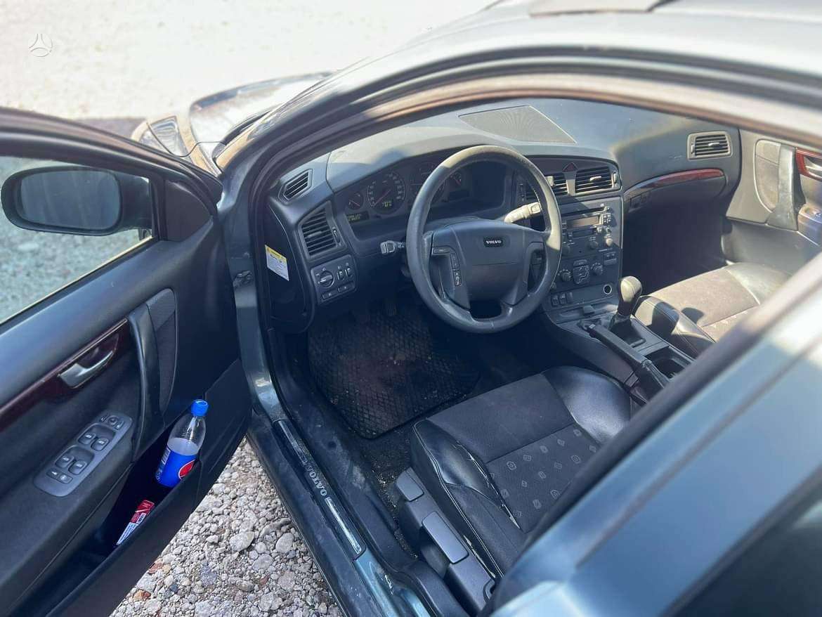 Volvo V70 for parts