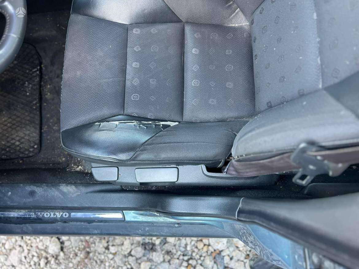 Volvo V70 for parts