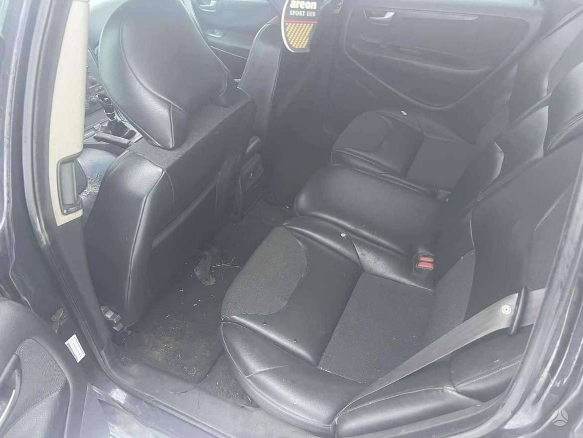Volvo V70 for parts