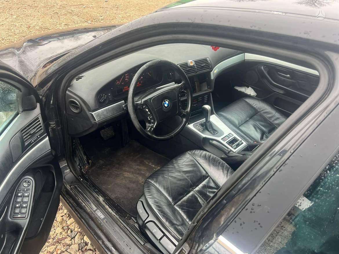 BMW 530 dalimis