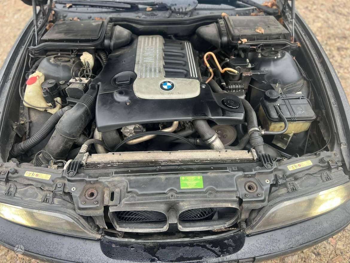 BMW 530 dalimis