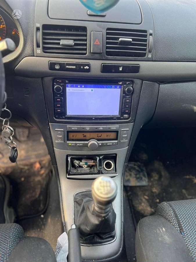 Toyota Avensis по частям