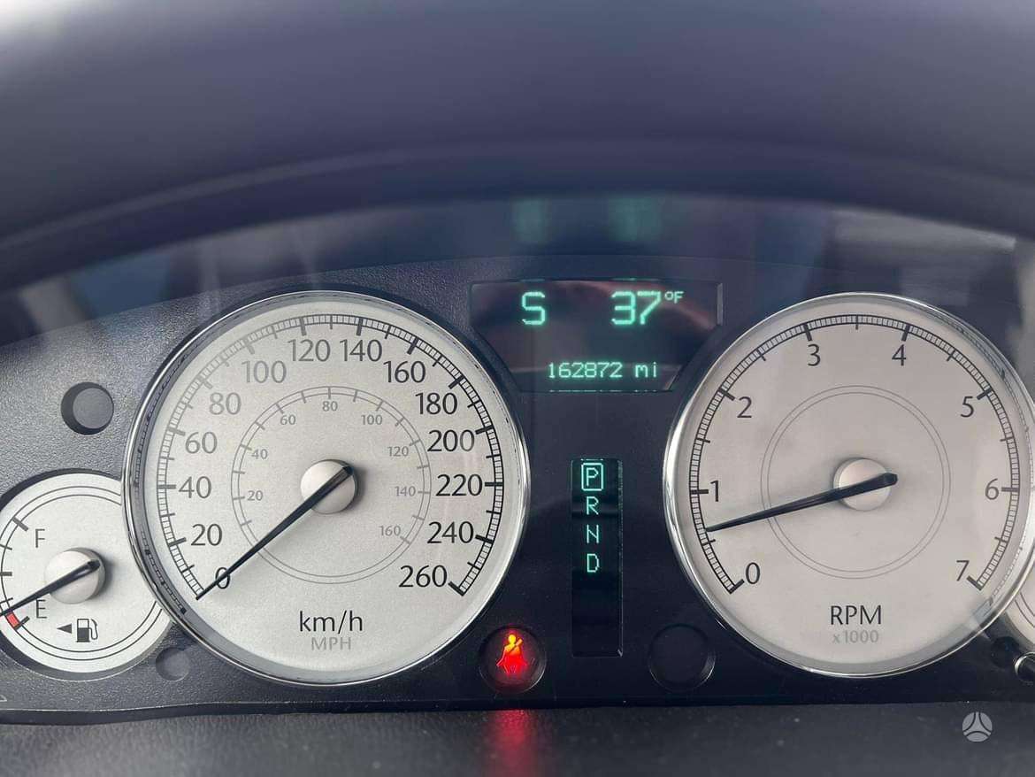 Chrysler 300C dalimis