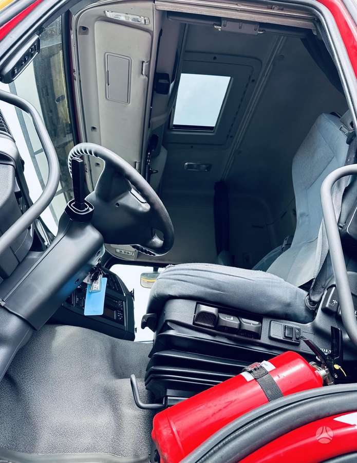 Volvo FM 420 Globetrotter, single sleeper