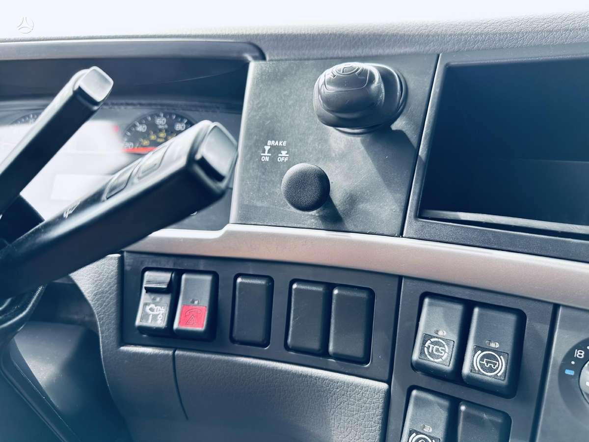 Volvo FM 420 Globetrotter, single sleeper