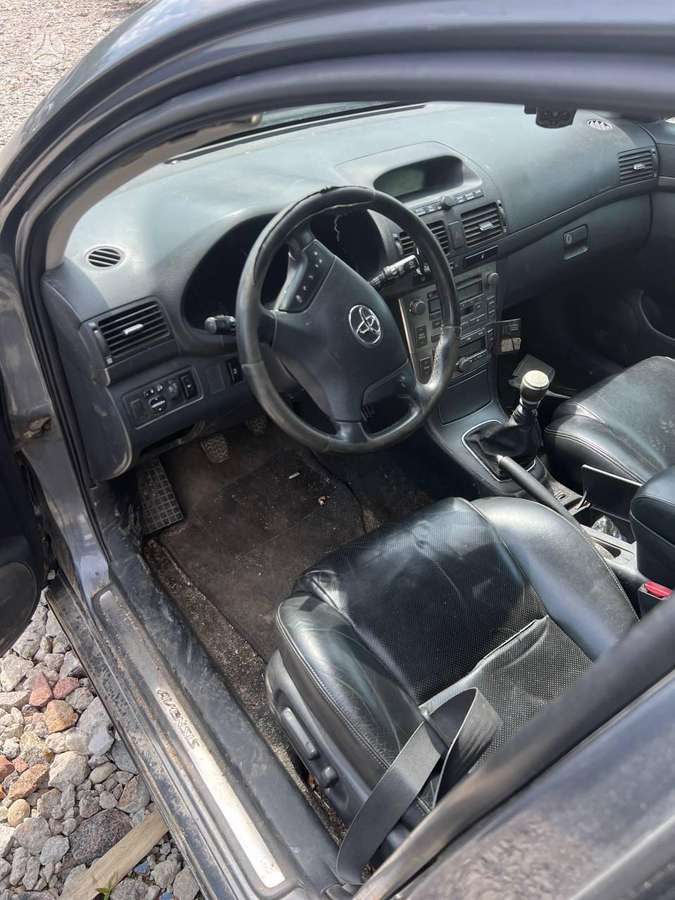 Toyota Avensis по частям