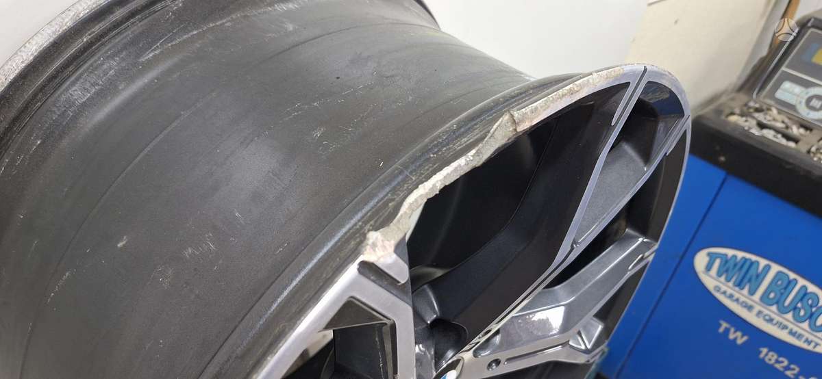 BMW X5, light alloy, R21